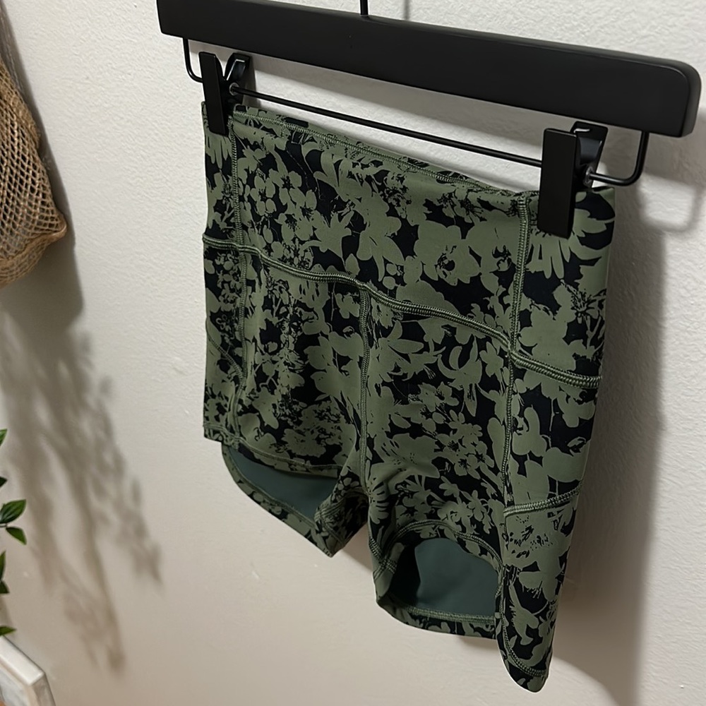 Lululemon In Movement High Rise Short *Everlux 2.5” - Picture 5 of 8